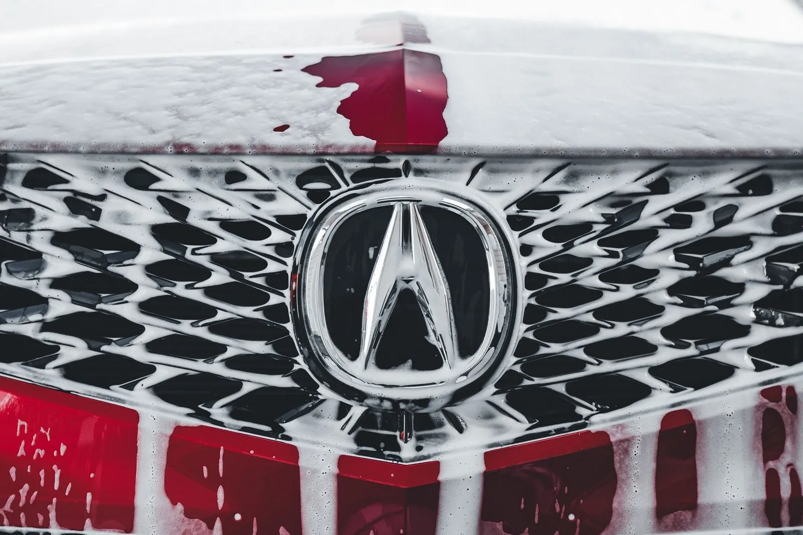 Сервіс і ремонт Acura у Хмельницькому: емблема Acura на решітці